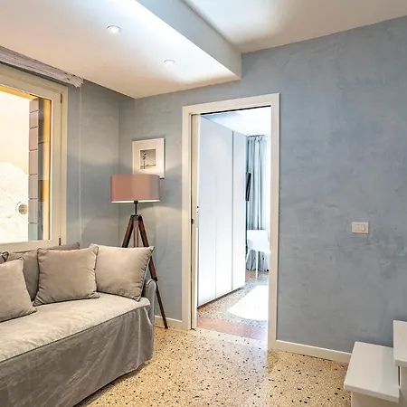 Apartamento Dimora Sant'andrea Canal View Veneza